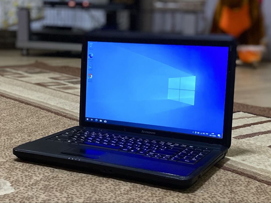 Продам ноутбук Леново 8 ГБ ОЗУ / батарея тримає 2.5год