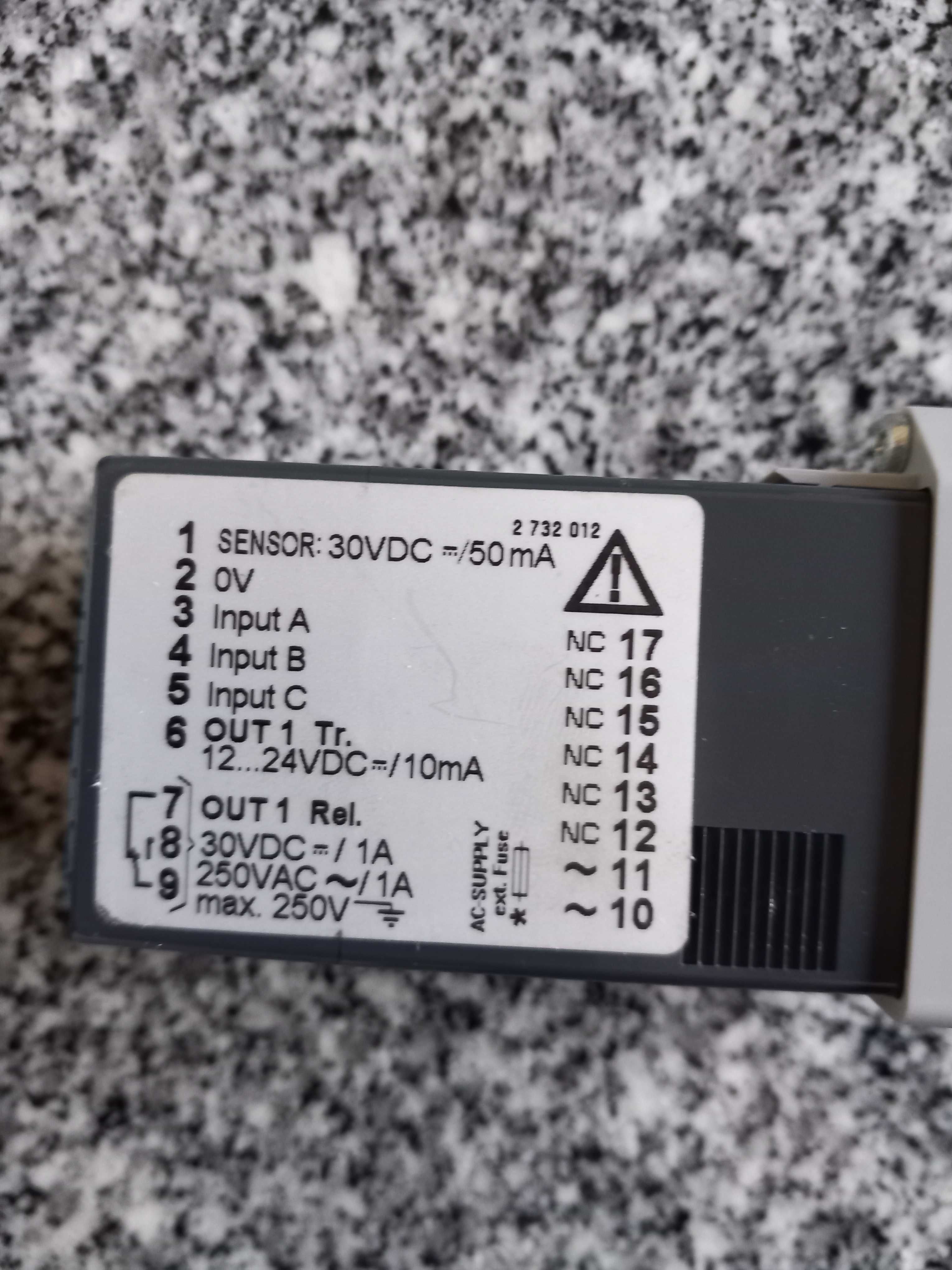 Contador multifunción - Display LCD de 6 dígitos - 230 V AC