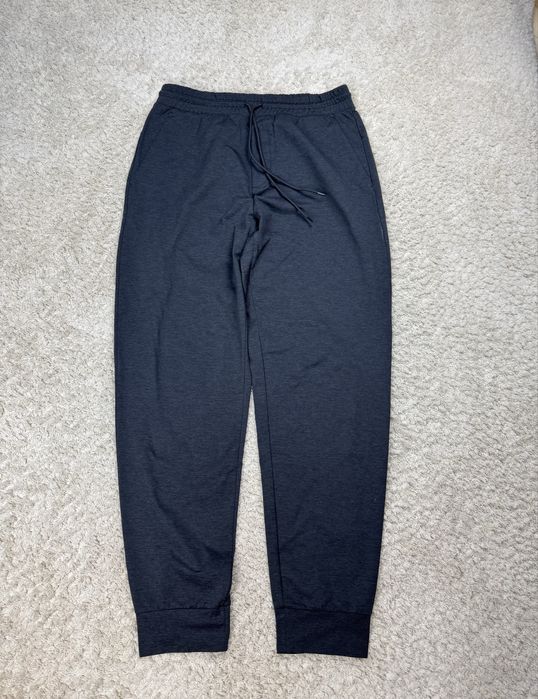 Чоловічі спортивні штани uniqlo темно сірі повсякденні спортівки