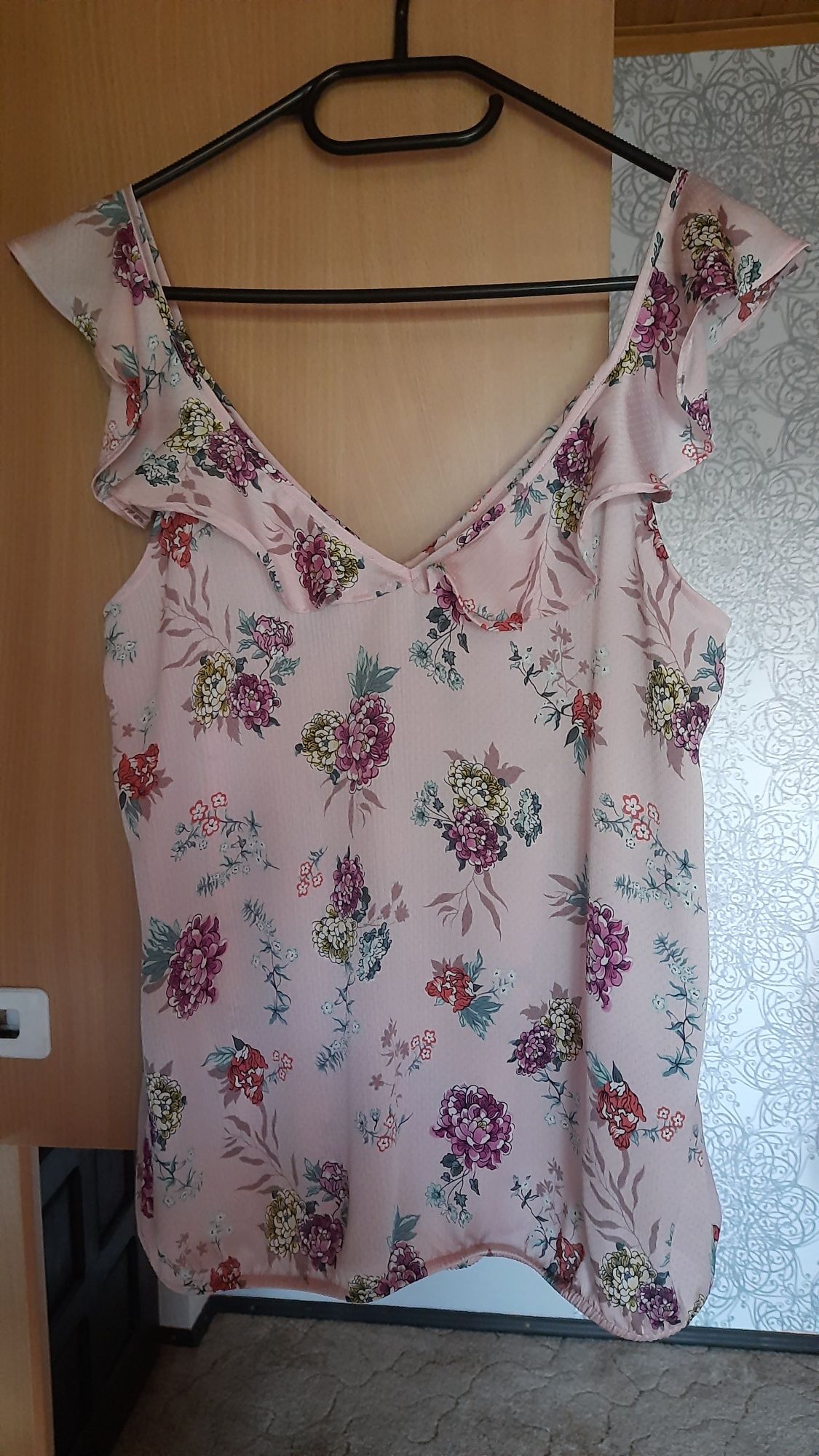 Letnia bluzka z falbanami Reserved 38