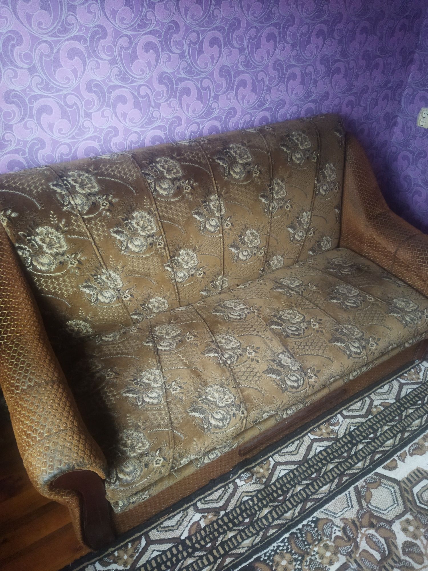 Продам розкладний диван в хорошому стані