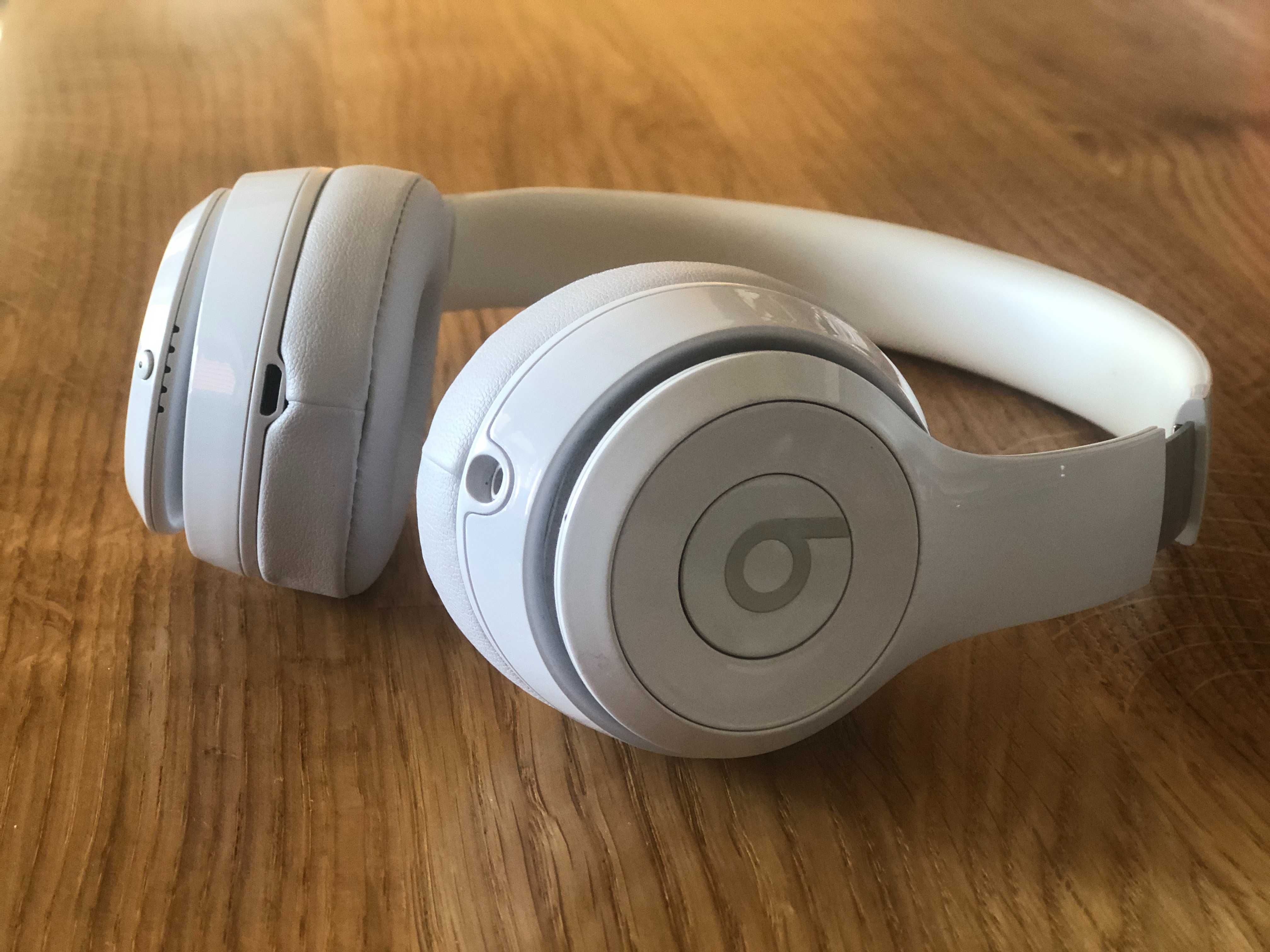 Słuchawki Beats Solo 3 Wireless białe -działają ok, ale pęknięty pałąk