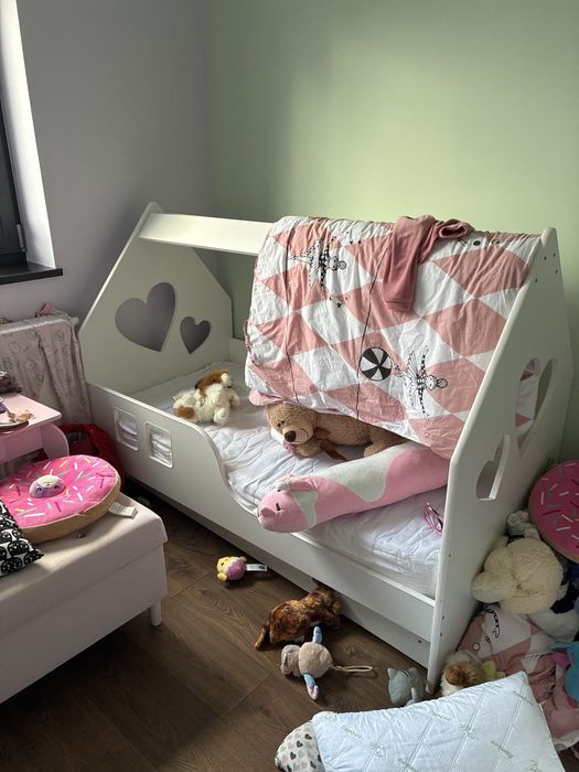 Zestaw mebli do pokoju dziewczynki – wysoka jakość, uroczy design