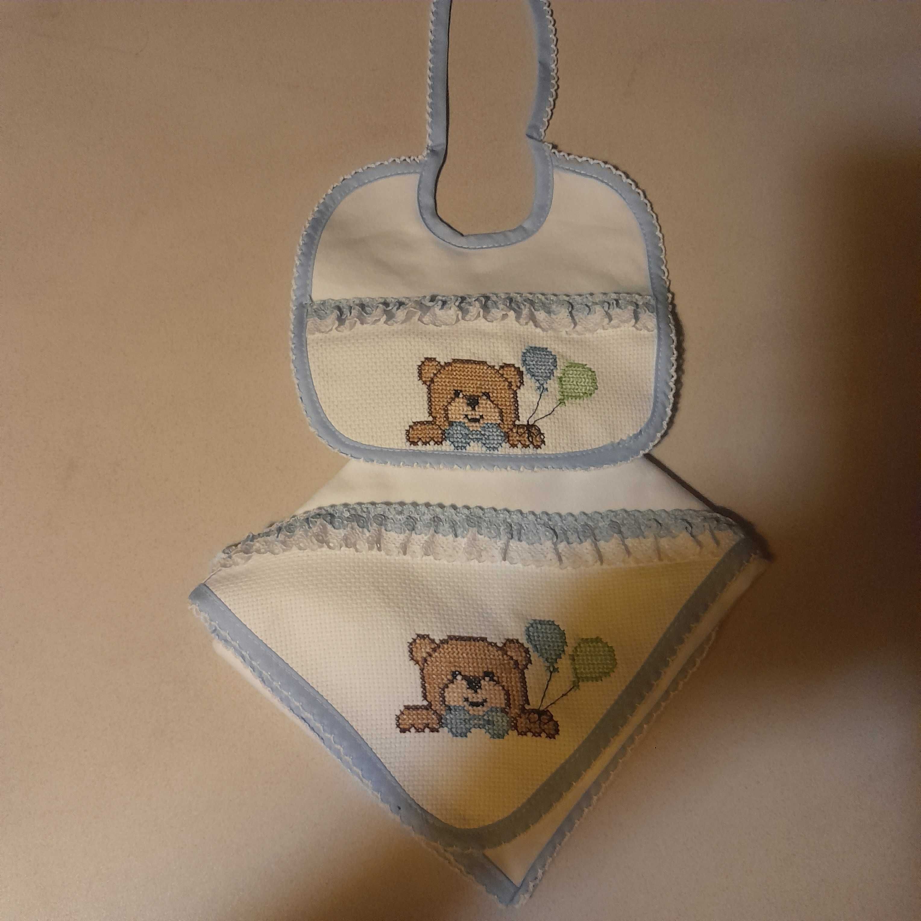 Conjunto babete e fralda