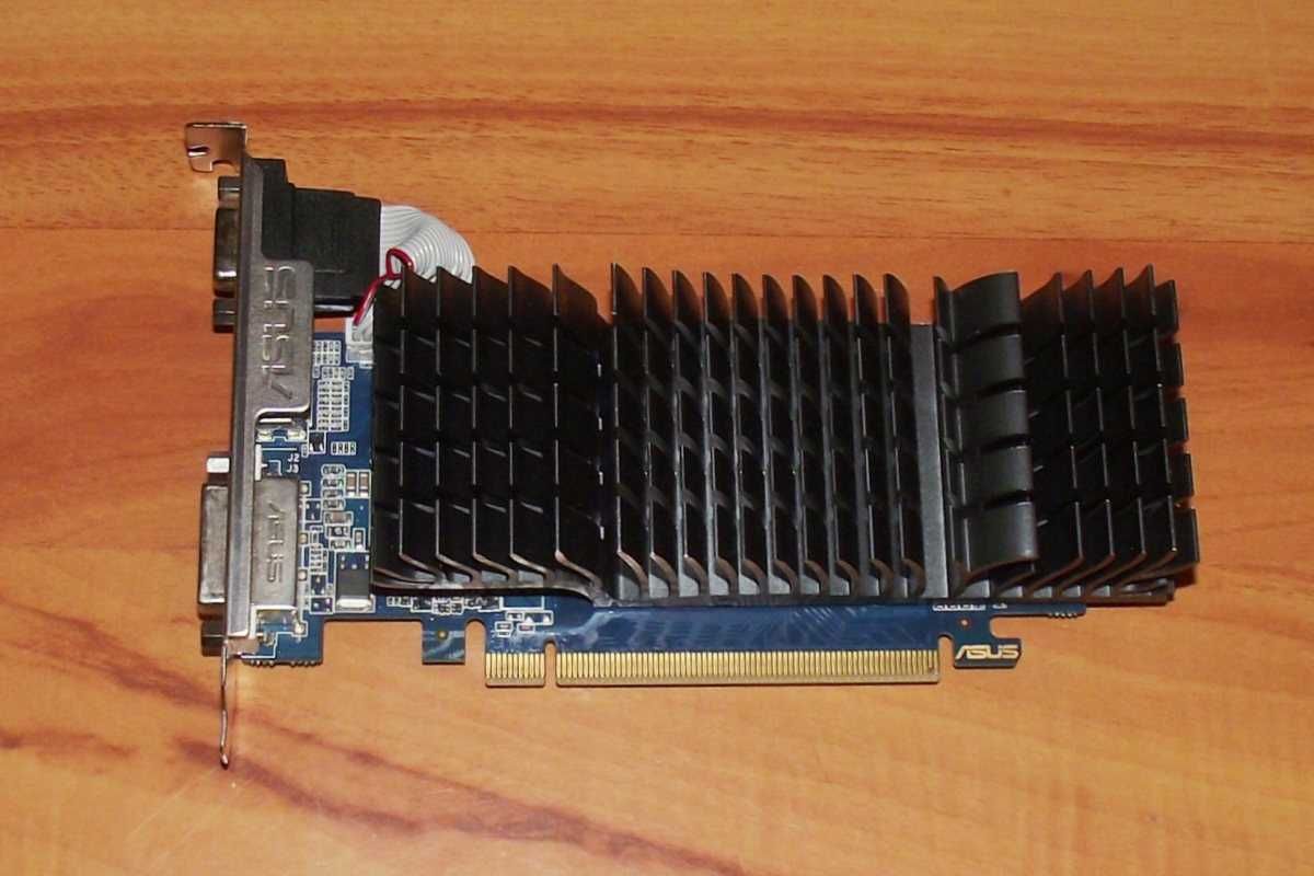 Karta graficzna GeForce GT 520 SILENT 512MB DDR3 PCI-E Asus BOX