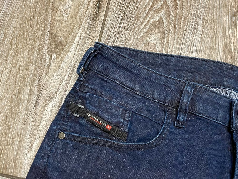 Męskie Jeansy DIESEL model D-BAZER DARK BLUE REGULAR Tapered 31