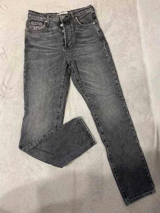 Джинсы серые slim от бренда Mango