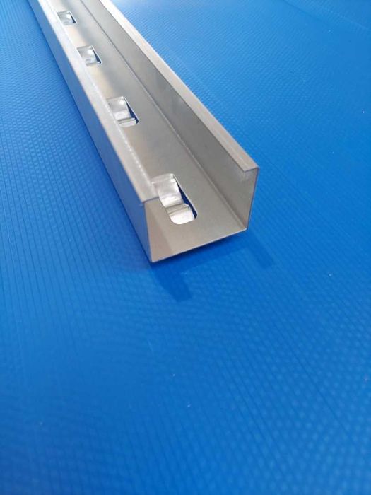 Słupki ogrodzeniowe do siatki leśnej, gospodarczej, paneli