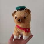 Cão de peluche carteiro