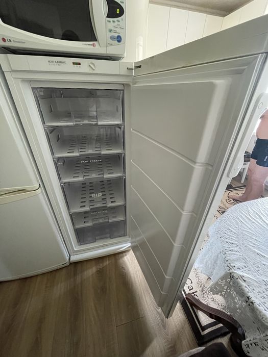 Морозильна камера SNAIGE Ice logic