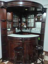 Bar de canto em mogno