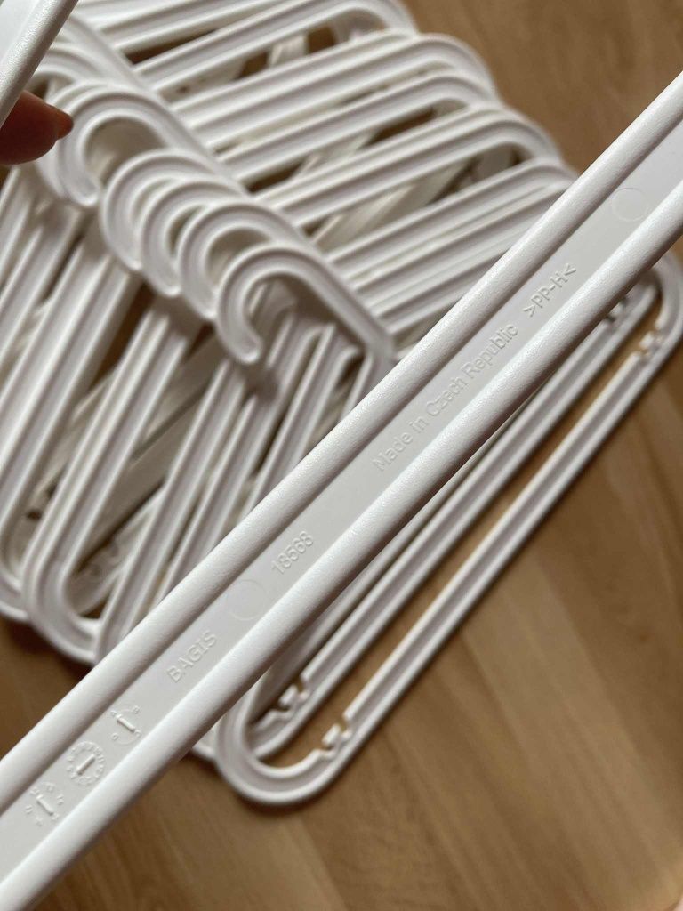 IKEA wieszaki x 18 białe zestaw