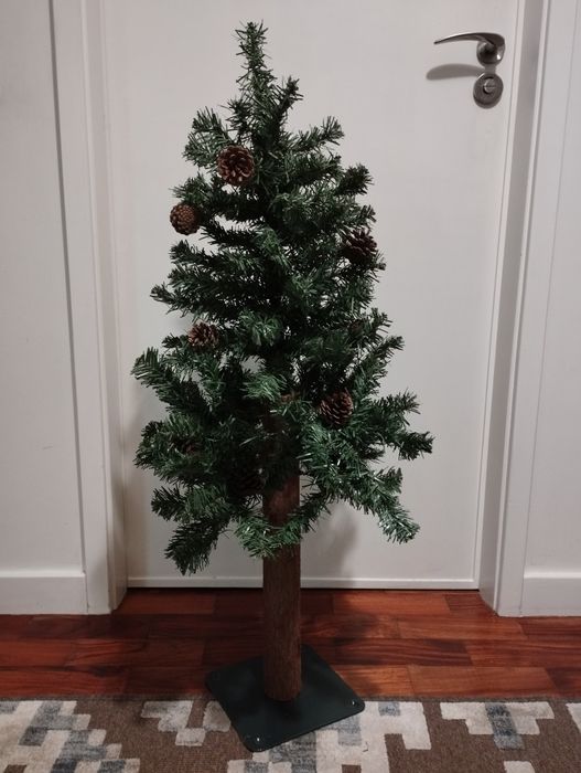 Árvore de Natal com pinhas
