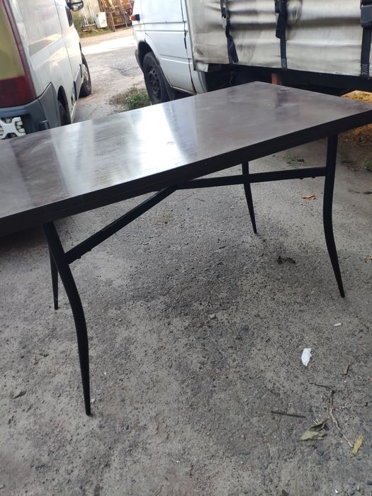 Продам столы на метал.основе
