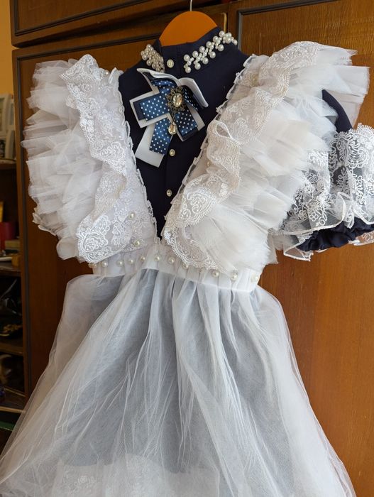 Шикарна шкільна сукня з фартухом підспідницею фатин, перли 1 дзвоник