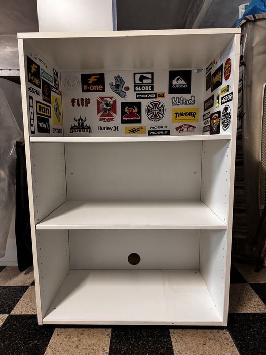 Estante ikea 80x120x45cm com autocolante surf e sk8