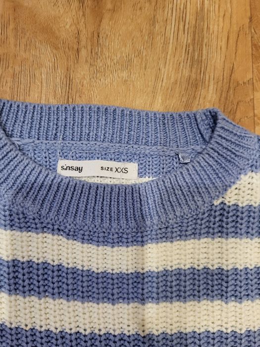 Sinsay XXS sweter oversize w paski niebiesko-biały