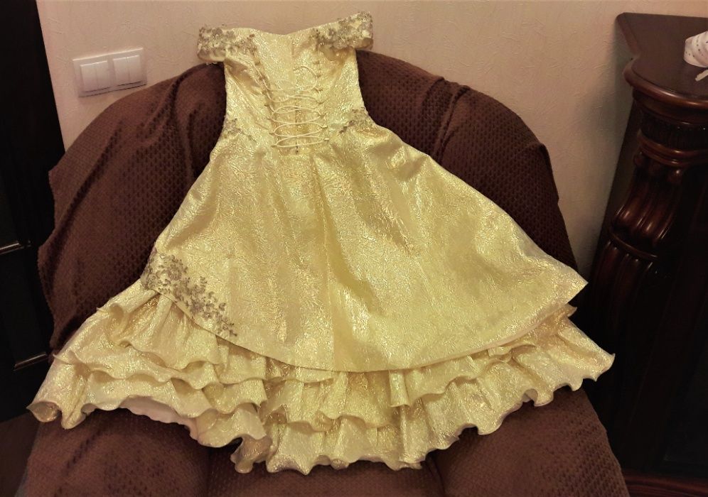 Шикарное платье на девочку 5-9 лет