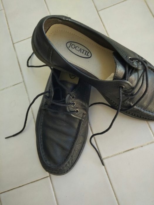 Sapatos masculinos em couro tam 39