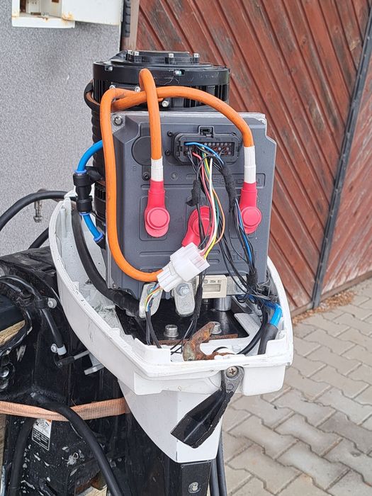 Silnik zaburtowy z trymem torqeedo ePropulsion  Elco 15kw w górę