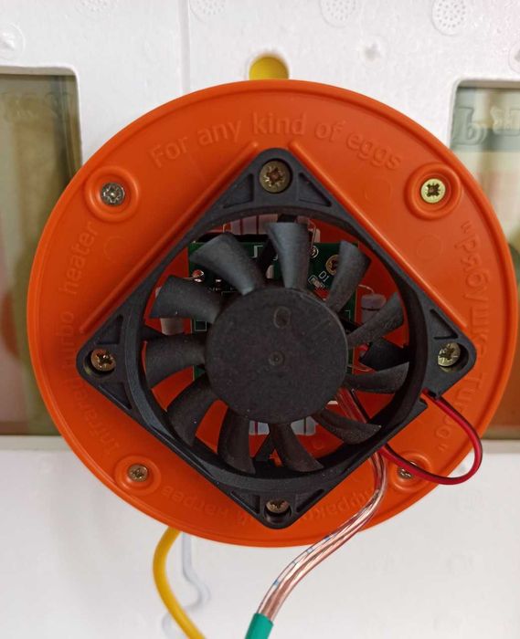 Инкубатор автоматический Smart 70яиц с вентилятор. Інкубатор цифровий