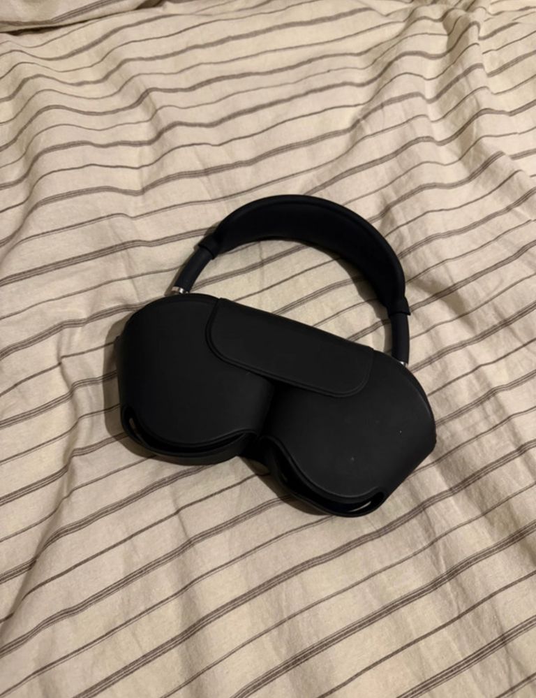 AirPods Max + case