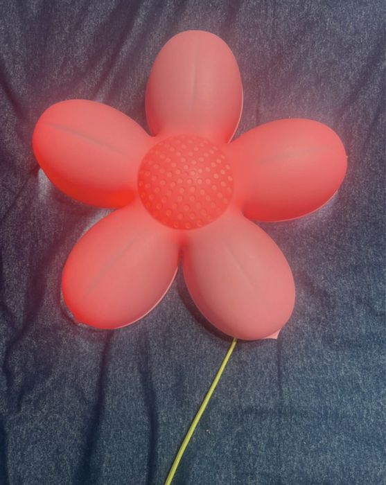 Lampka oświetlenie na ścianę Ikea Kwiat kwiatek różowy