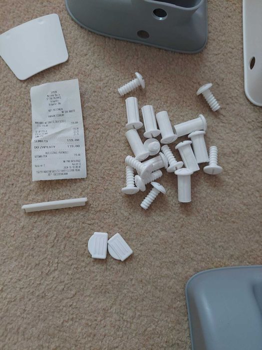 Nakladka/podnozek na sedes