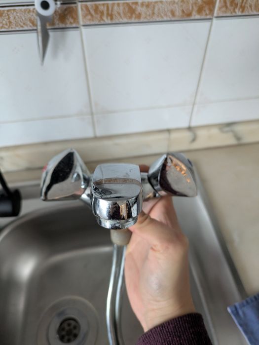 2 Torneiras de lavatório