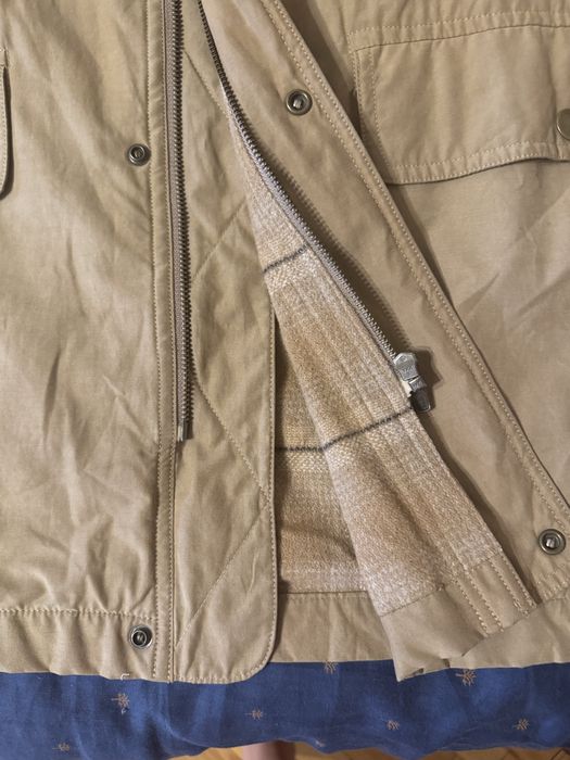 Демісезонна унісекс куртка lacoste бежевого кольору