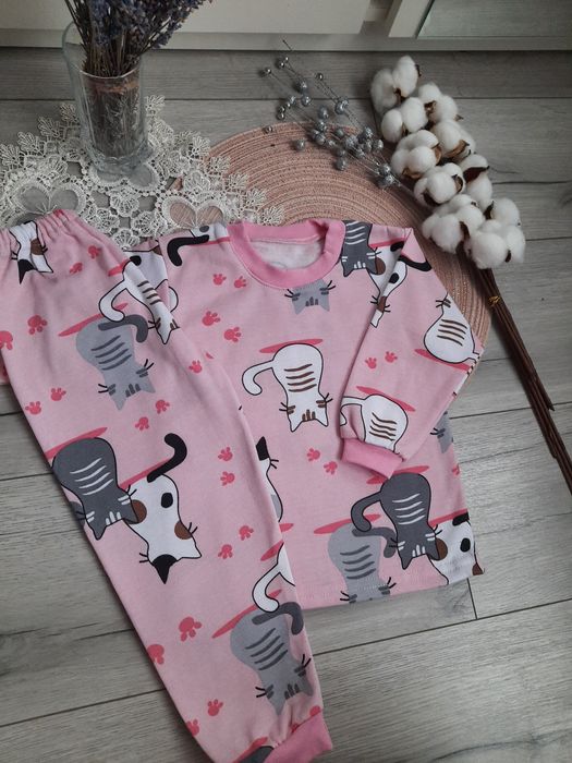 Піжама, домашній костюм