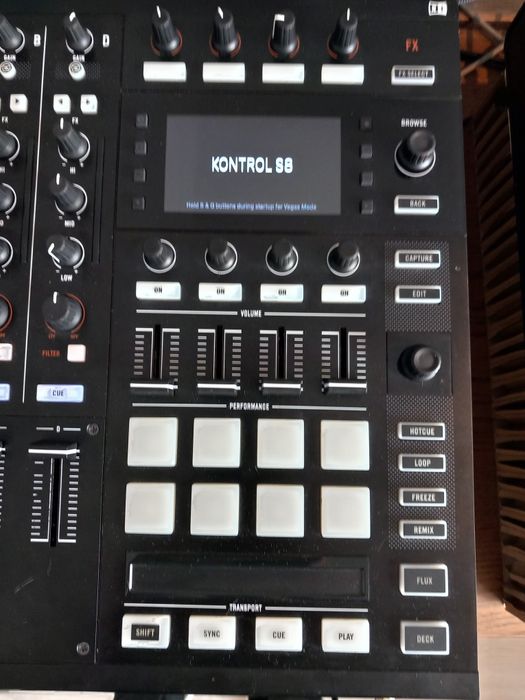 Traktor kontrol S8 + decksaver