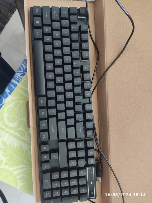 Teclado KT100 com luzes Led