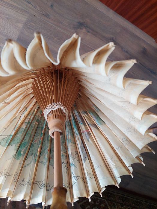 Sombrinha oriental em papel