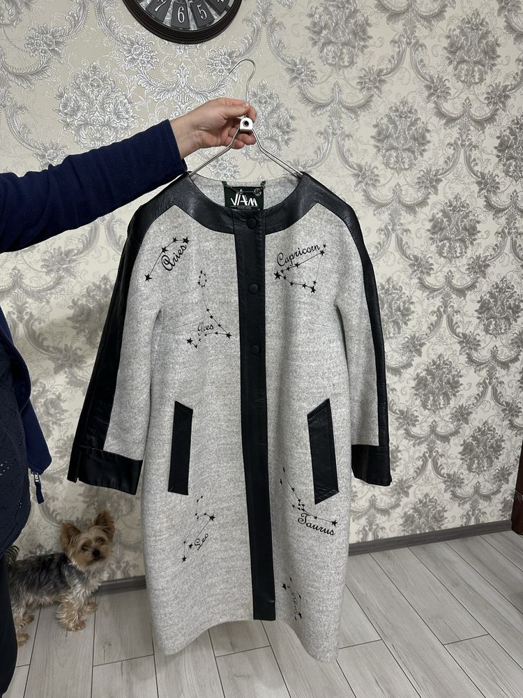 Пальто з шкіряними вставками