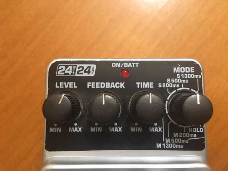Pedal Delay / Eco stereo para guitarra ou baixo