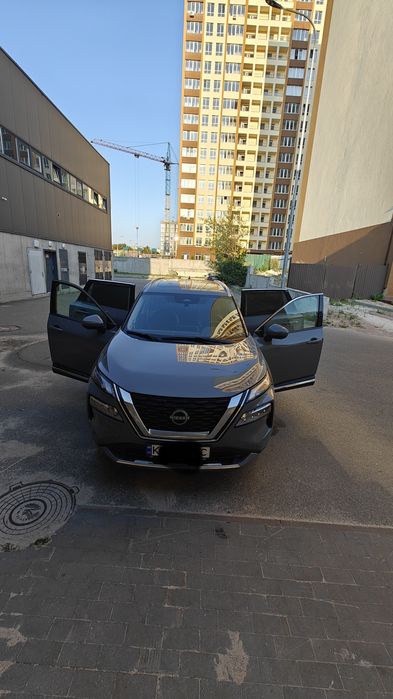 Машина Nissan Rogue 2022