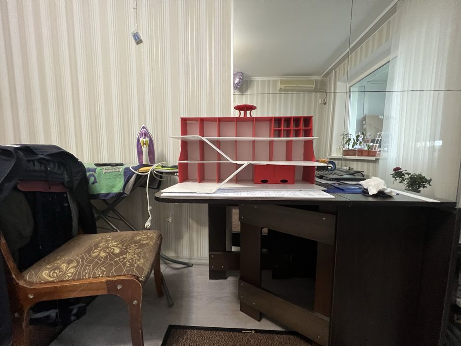 Деревяний іграшковий гараж для колекційних модельок