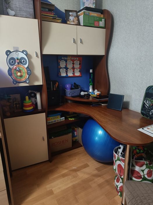 Комп'ютерний стіл