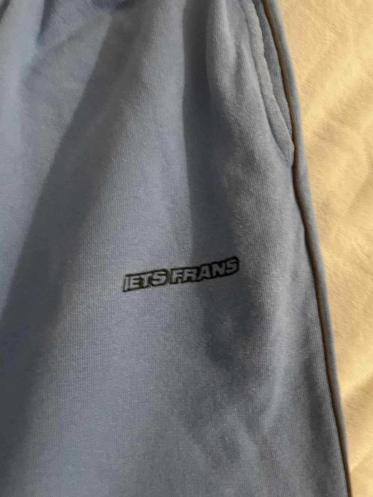 zestaw ubrań markek takich jak holliester, Urban Outfitters, GAP