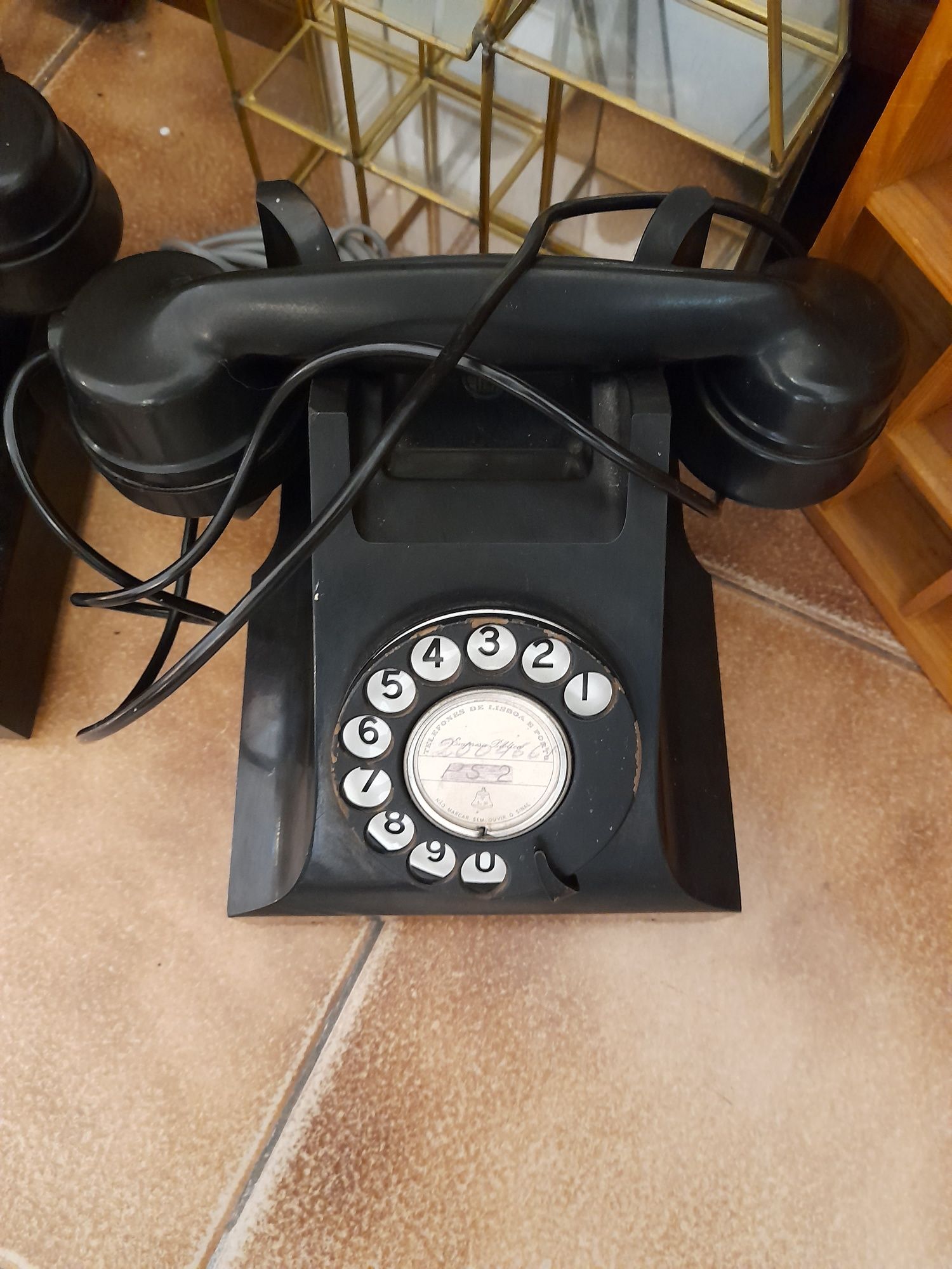 TELEFONE Preto e cinzento disco/discar anos 50 baquelite e 70 plástico