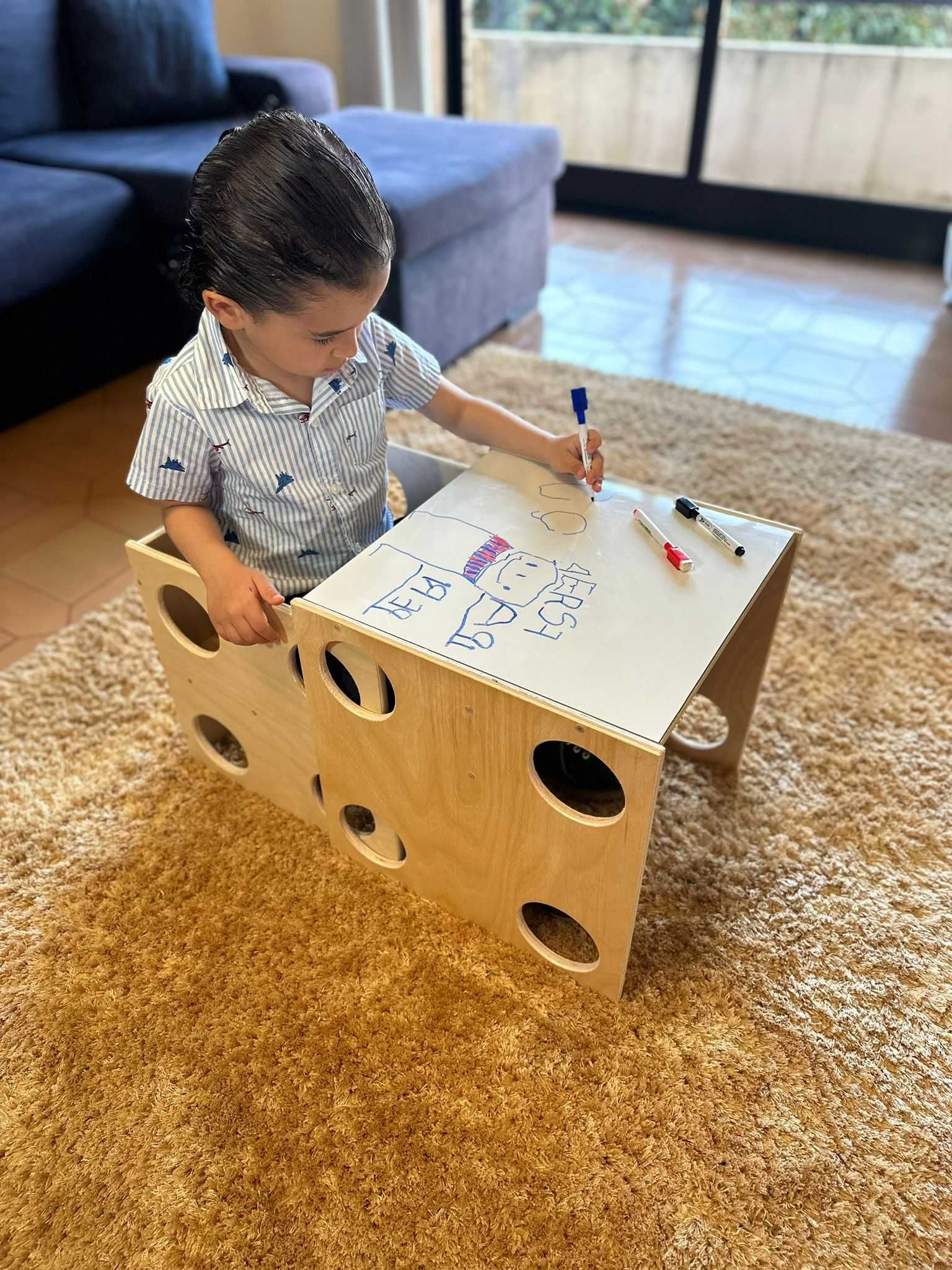 Mesa Infantil com quadro branco + cadeira