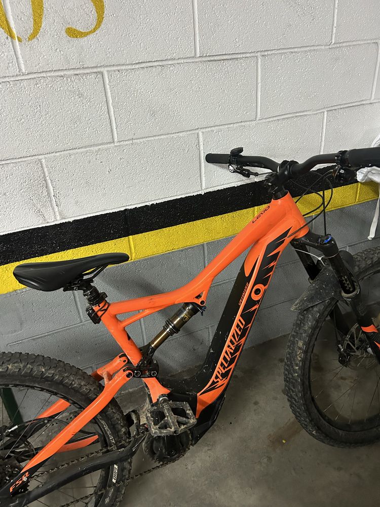 Bicicleta specialized assistida