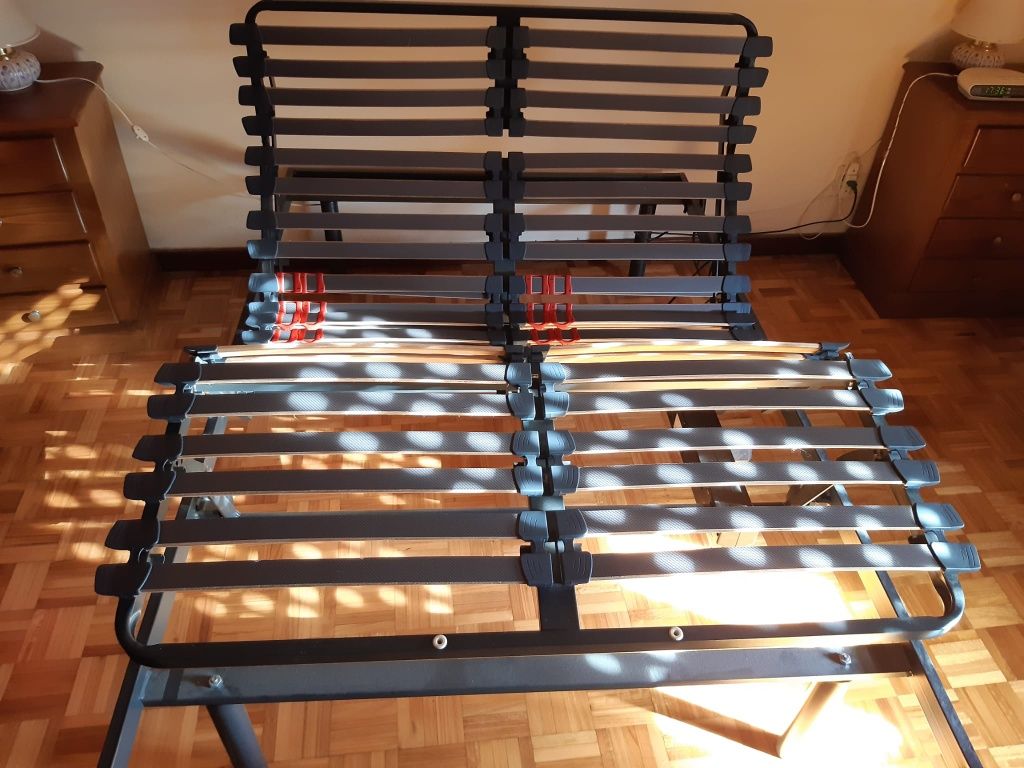 Cama articulada com comando