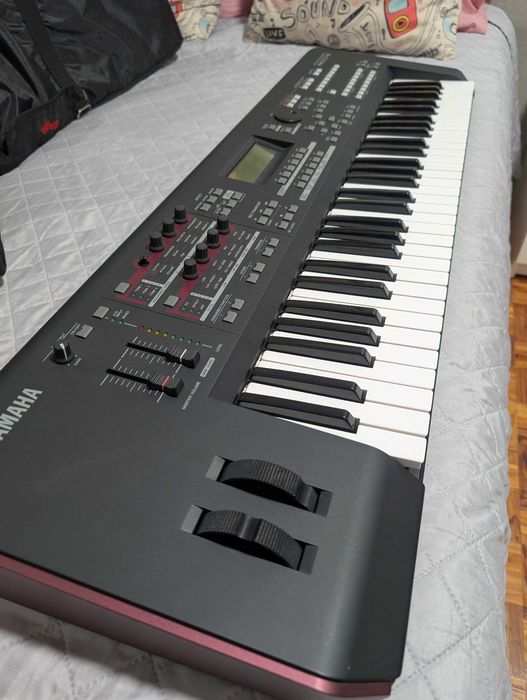 Sintetizador Yamaha moXF6