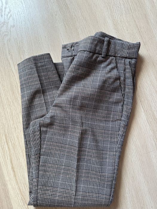 Spodnie garniturowe w kratke 36 reserved