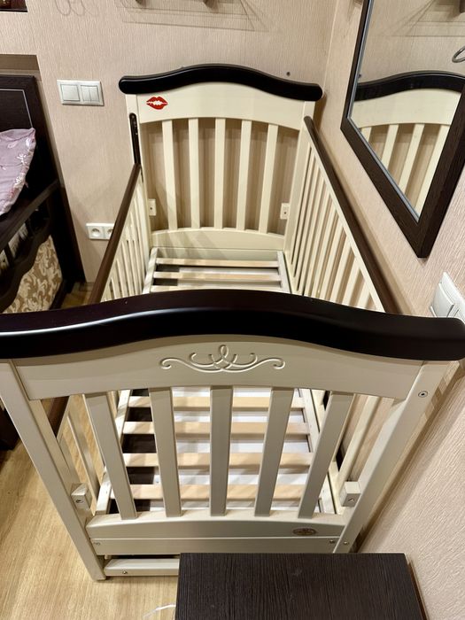 Ліжечко для немовлят з натуральної деревени