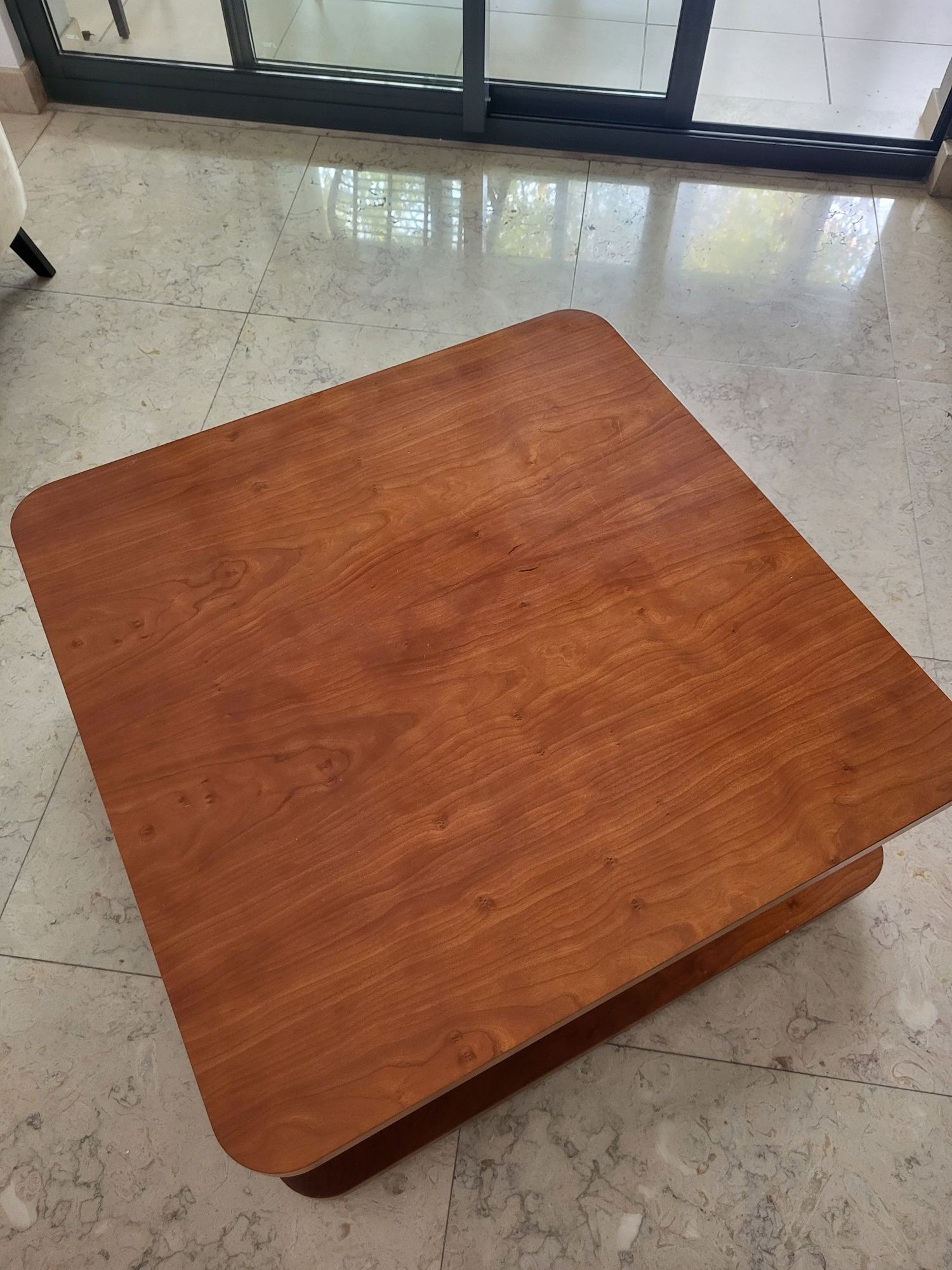 Mesa de centro em cerejeira