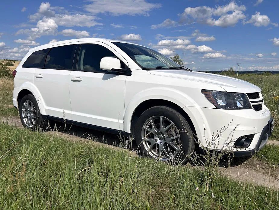 Dodge Journey Piękny biały Dodge 7 osobowy