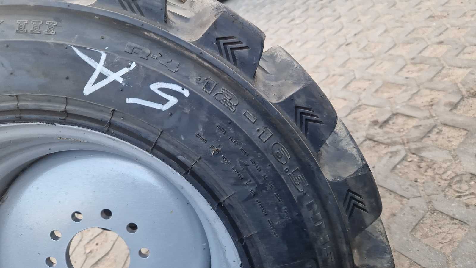 koła 12-16.5 12r16.5 305/70r16.5 Bobcat 99% 12PR 2018R bez napraw
